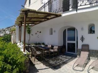 Mareluna Holiday Home.  CIN: IT065102C2A7GYRXFU Vacation rental in Praiano