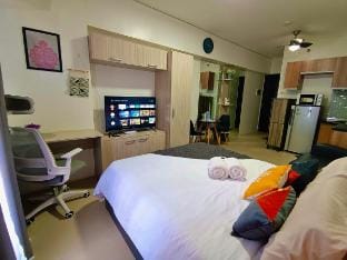 Avida Riala 2414 T1 IT Park Queen Bed 200Mbps WiFi Apartment in Lapu-Lapu City