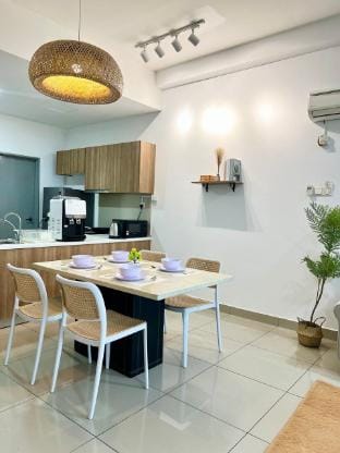 Mount Austin Palazio AtariGame/Neflix 9pax Balcony Vacation rental in Johor Bahru