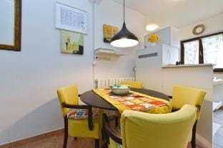 Stylish flat with pool access and fully equipped spaces Apartment in Peroj