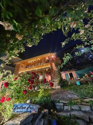 Earthen Pods: Rustic Mud House & Cozy Huts Vacation rental in Manali
