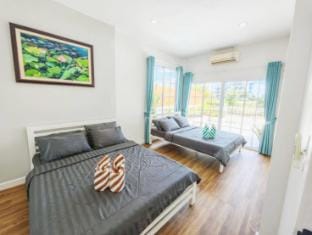 Canary Pool Villa Bangsaen Villa in Chon Buri Changwat