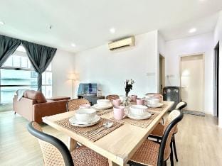 CozyHome 10pax Sunway Nexis link to IOI mall & MRT Vacation rental in Petaling Jaya
