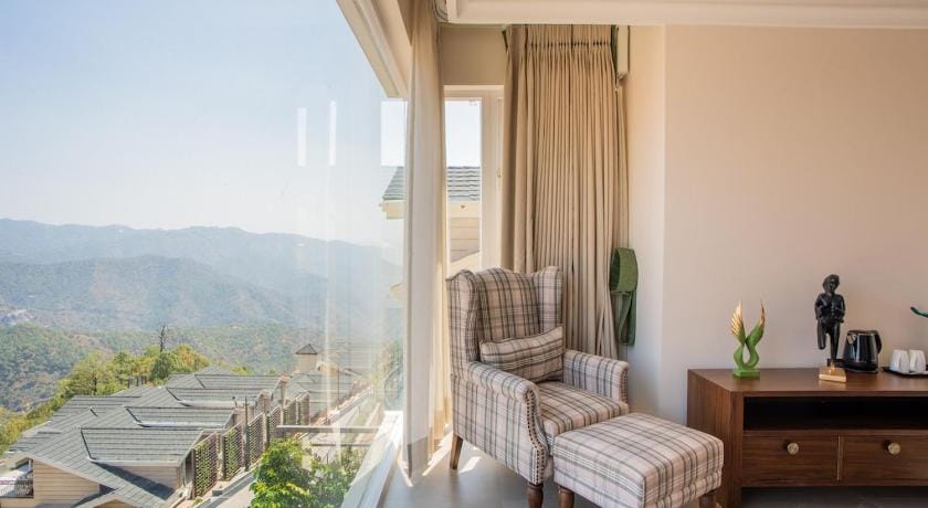 ELIVAAS privé The Royce Ultra-Luxe 4-BHK Villa With Private Pool, Jacuzzi & Hill Views Hotel in Himachal Pradesh