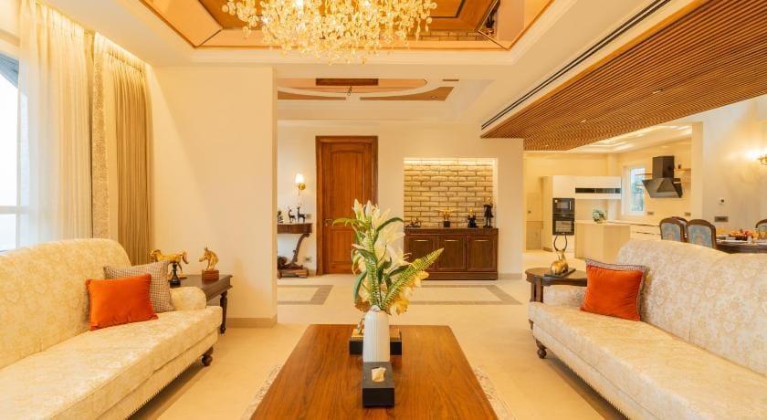 ELIVAAS privé The Royce Ultra-Luxe 4-BHK Villa With Private Pool, Jacuzzi & Hill Views Hotel in Himachal Pradesh