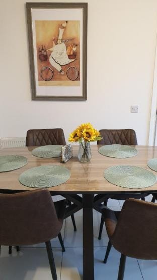Entire spacious 3 Bedroom house Vacation rental in Glasgow