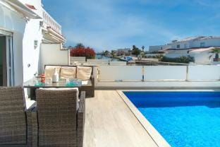 WELCS CASA 242 EMP con piscina y vista al canal Vacation rental in Alt Empordà