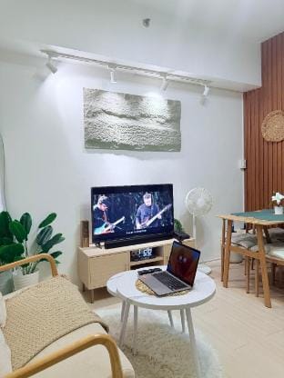 The 42nd Floor 2BR with Stunning Views + 7 Pools Apartment in Makati