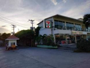 Condo near Airport with pool view balcony by LC Staycation Apartment in Lapu-Lapu City