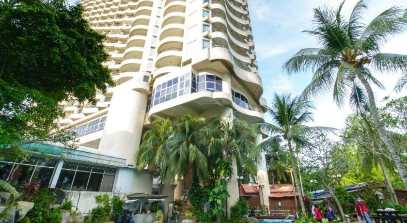 Rainbow Paradise with Beach in Tanjung Bungah Apartment in Tanjung Bungah