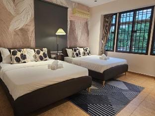 Cozy Sunny Home •BBQ•Steamboat•KTV@Bukit Indah JB Vacation rental in Johor Bahru
