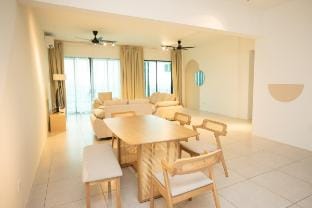 Meritus Residensi Seaview Pent Hauz 3BR 10Pax Vacation rental in Penang