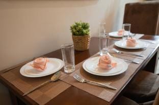 Stylish and Cozy, Self Check-in - Unit 102 Apartment in Batangas