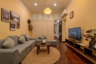 Dechill Apartment/2BR 2WC/3 mins to Hoan Kiem Lake Apartment in Hanoi