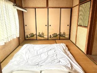 Shin-Osaka 130㎡  max15 people, 5 beds free-WiFi Vacation rental in Osaka