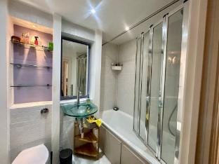 Riverside 1bd near Canary Wharf Apartment in London Borough of Lewisham
