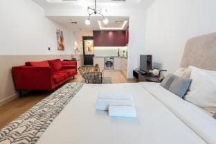 Modern & Chic - Studio - JLT Vacation rental in Dubai