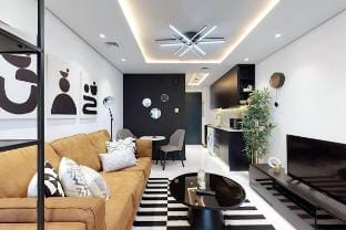 Earthy & Sharp - Studio with Lake View - JLT Vacation rental in Dubai