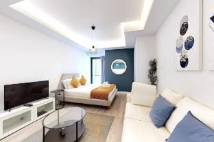 Cozy & Fabulous - Studio with Lake View - JLT Vacation rental in Dubai