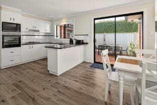Summery 4BR Home by Mel Airport CBD & Watergardens Vacation rental in Taylors Lakes