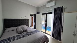 Baturiti Modern Guest House with private pool Vacation rental in Yogyakarta