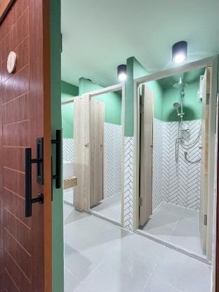 Room 1 Women (1 bunkbed) shared bath BTS550m. Vacation rental in Bangkok