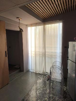 Come with your backpack & heart捷運中山1分鐘｜一站機場線｜台北車站 Vacation rental in Taipei City
