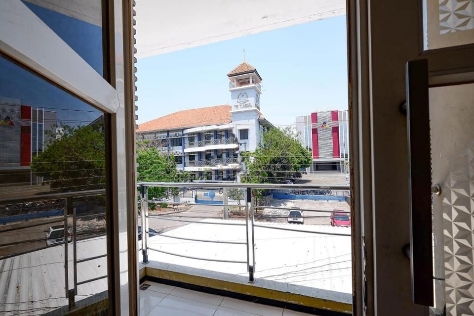 OYO 94580 Peaceful Residence Hotel in Indonesia
