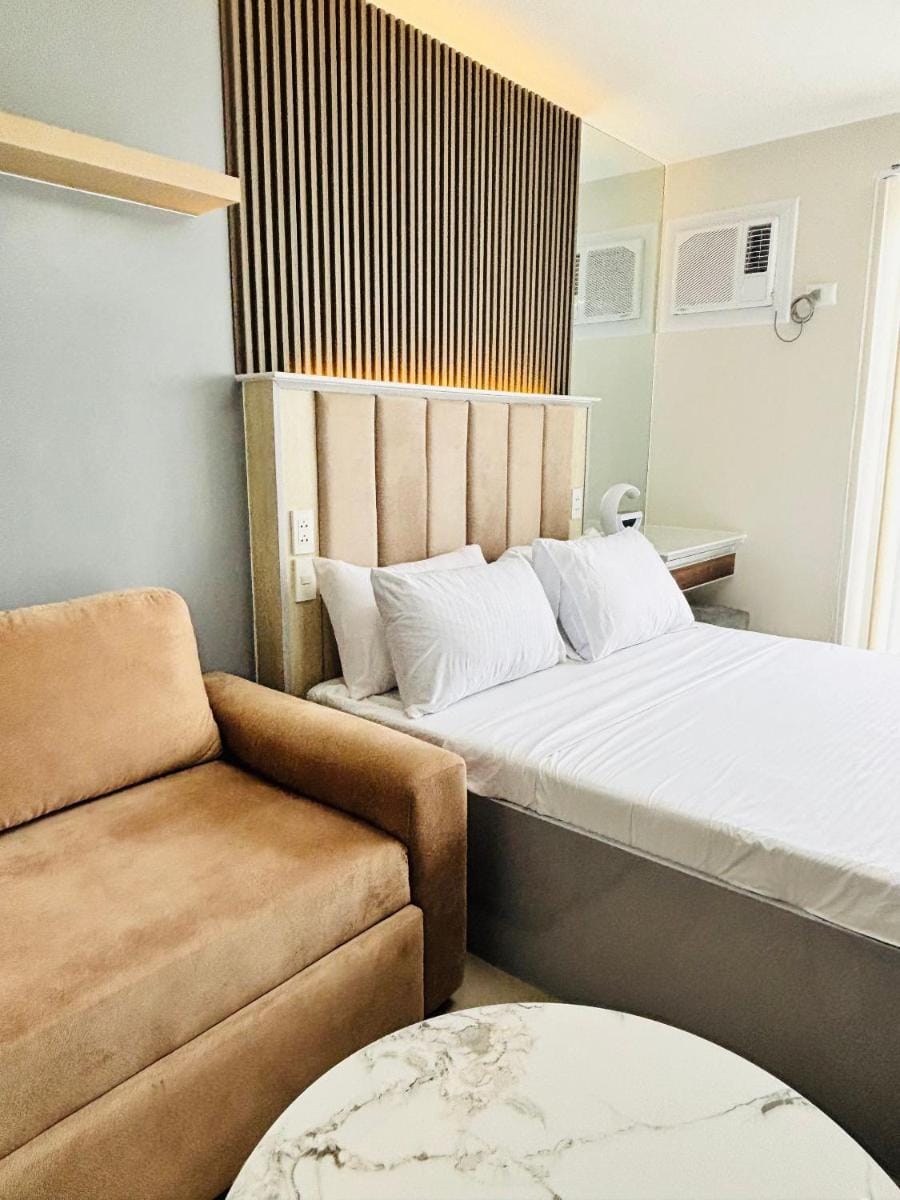 Modern Condo Room with City View Vacation rental in Iloilo City