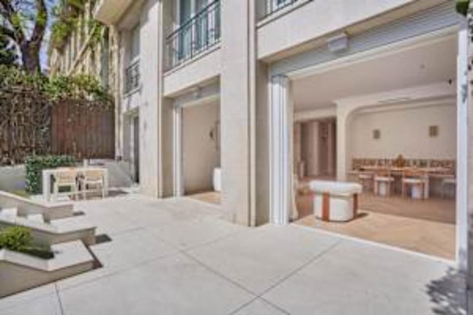 Sumptuous apartment with garden Arc de Triomphe Apartment in Paris