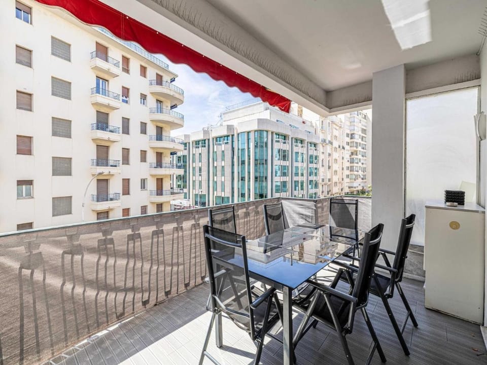 Modern apartment - 2BR-4P- Croisette plage Apartment in Cannes