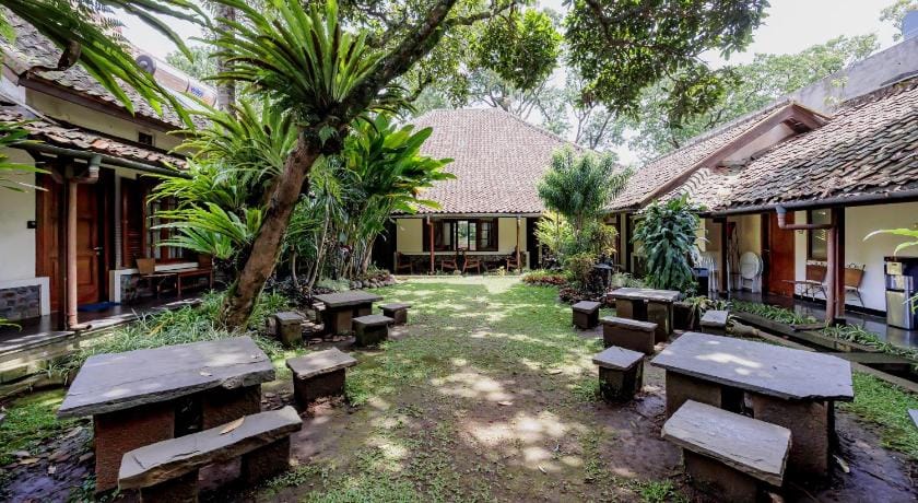 Urbanview Rumah Ebo Dago Bandung Hotel in Bandung