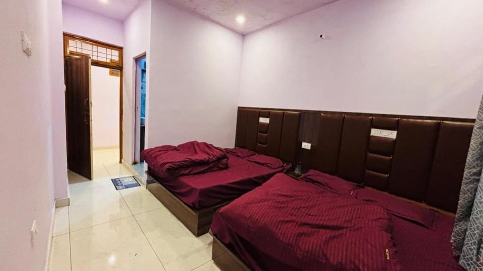 Travelling Stand Hotel in Uttarakhand