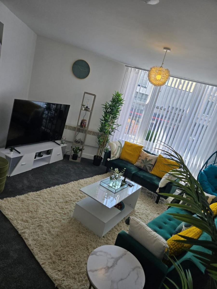 Luxury stylish Charming City Apartment with Private Entrance in Wolverhampton Apartment in Wolverhampton