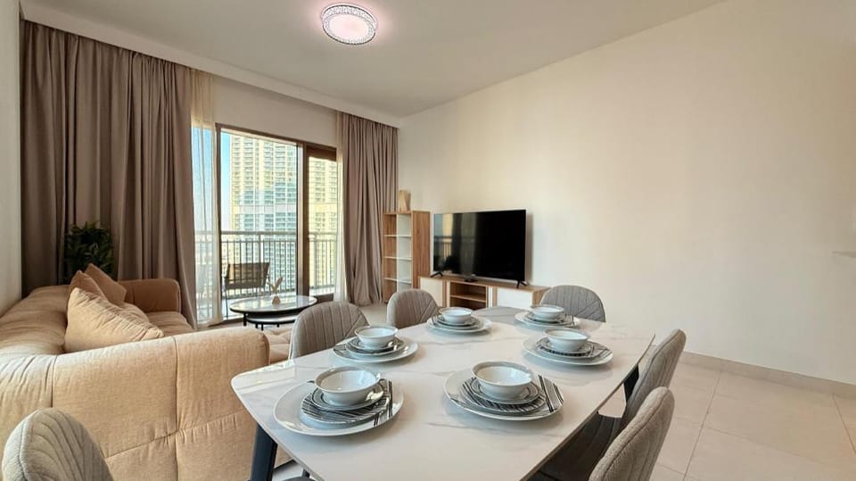 Dancenter Premium 2 Bedroom at Creek Horizon Apartment in Dubai