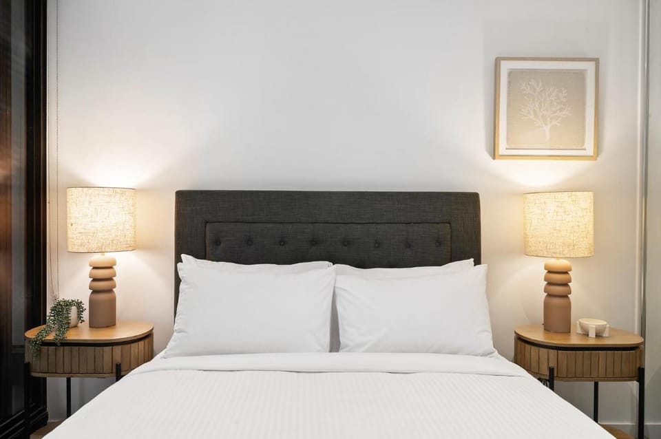 Elegant 1-Bed Apartment with Premium Amenities Apartment in Melbourne