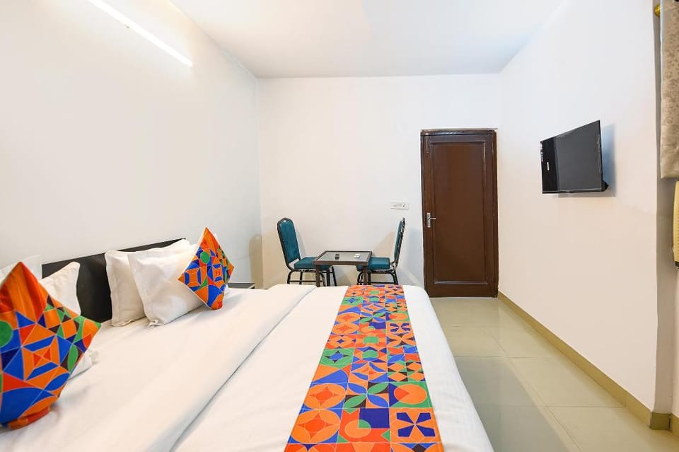 Via Krishna Residency Hotel in New Delhi