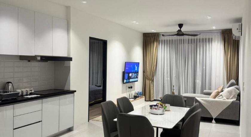 Armadale Gala Pool View 3R|6pax Apartment in Kuching