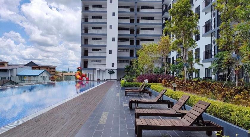 Armadale Gala Pool View 3R|6pax Apartment in Kuching