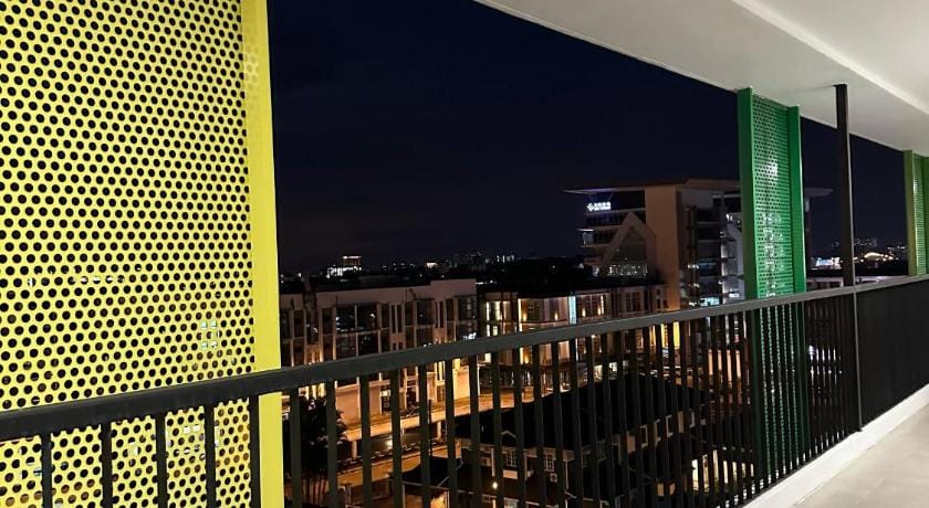 Armadale Gala Pool View 3R|6pax Apartment in Kuching