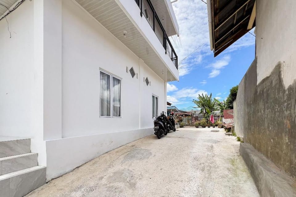 RedDoorz Syariah @ Jam Gadang Homestay Bukittinggi Hotel in West Sumatra, Indonesia