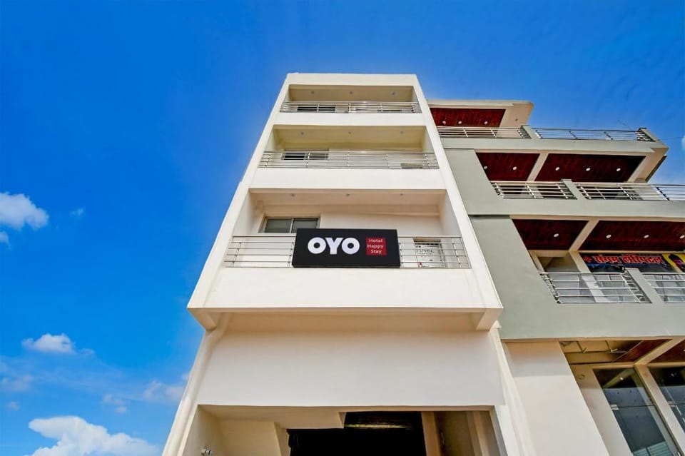 SPOT ON by OYO Hotel Happy Stay Hotel in Uttar Pradesh