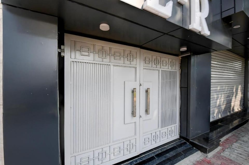 HOTEL O L R Hotel in India