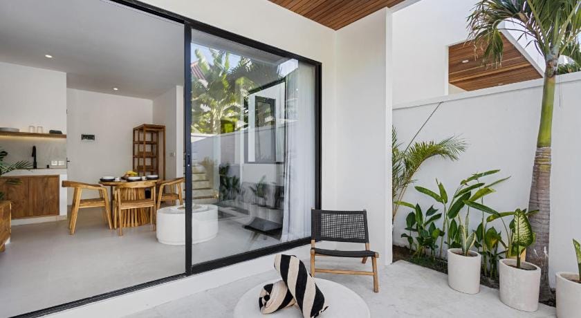 White Residence - Art & Boutique Villas Hotel in North Kuta