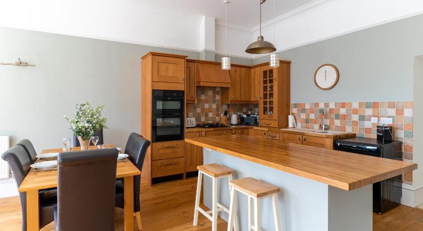 Holyland House - Greenacres Estates Apartment in Wales