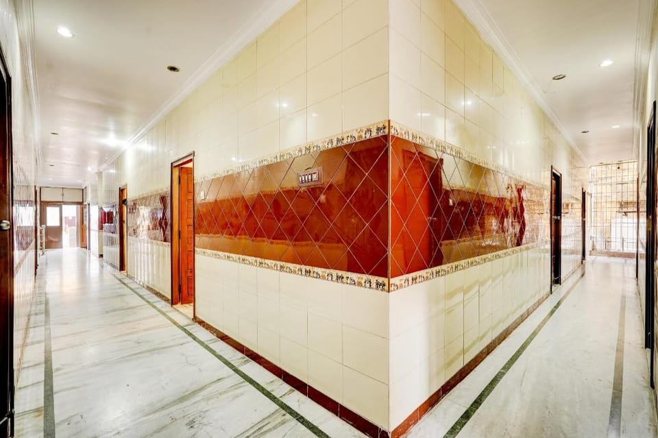 Super Collection O Vadapalani Formerly Mahalakshmi Inn Hotel in Chennai