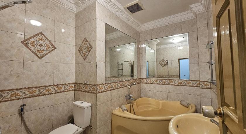 Flamboyan House Hotel in Padang