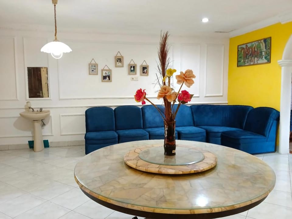 Flamboyan House Hotel in Padang