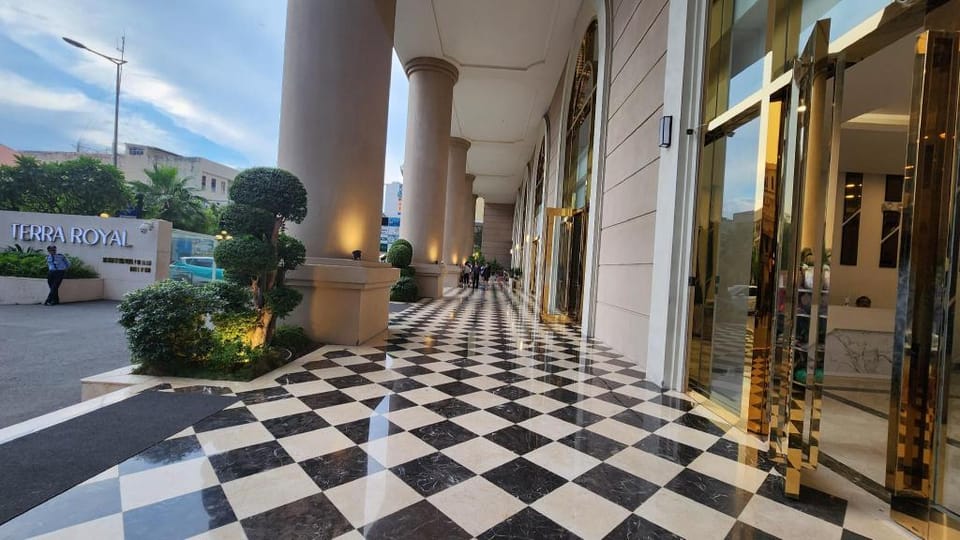Nijo KAYA Suites - Terra Royal Tower, Highclass, Central & Poker Table Apartment in Ho Chi Minh City