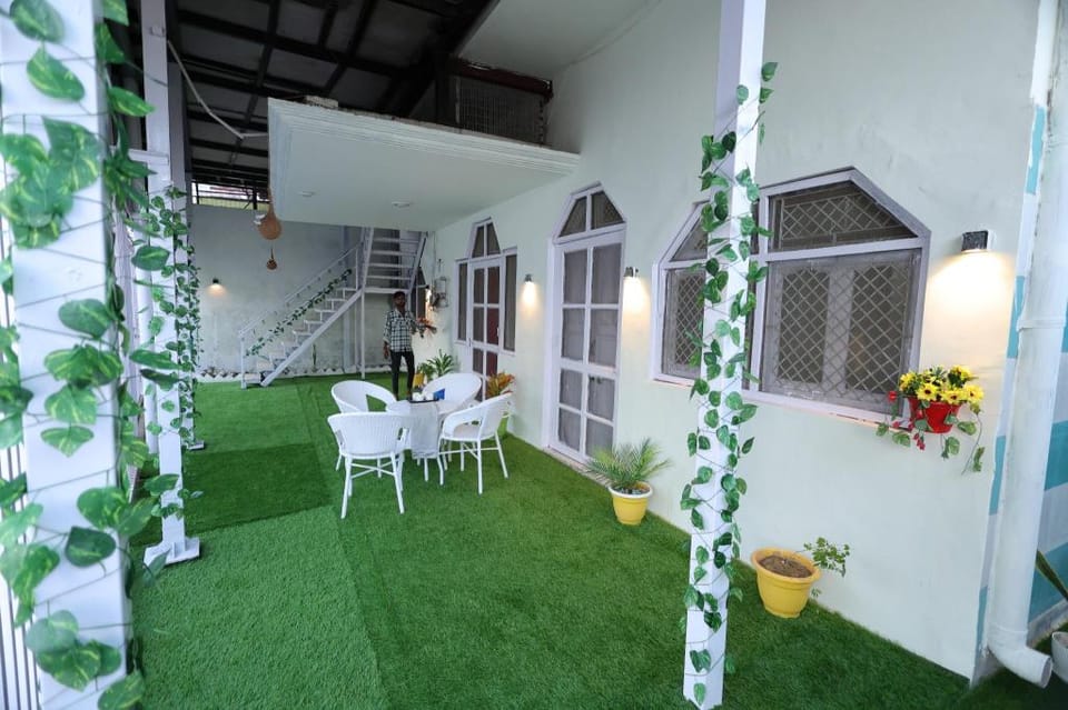 Goroomgo Ashoka Ashram Premium Cottage Ayodhya Hotel in Uttar Pradesh